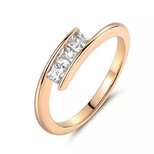 Anillo de Compromiso Mujer Tres Piedras Dorado