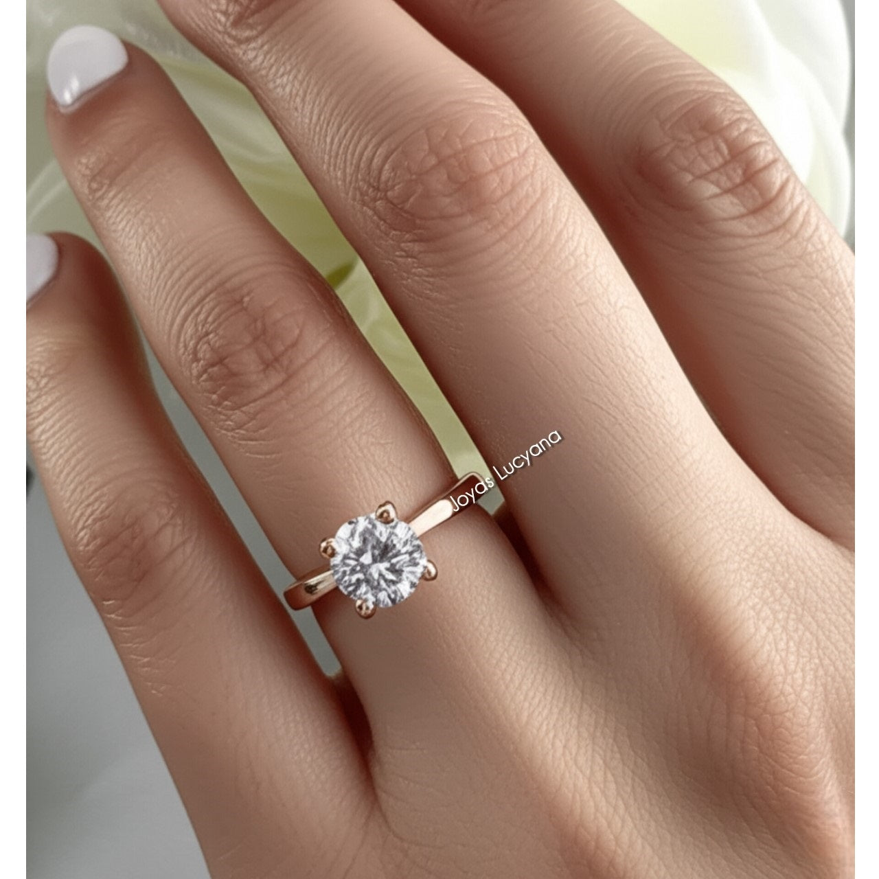 Anillo de Compromiso Solitario Bañado en Oro Rosa de Joyas Lucyana