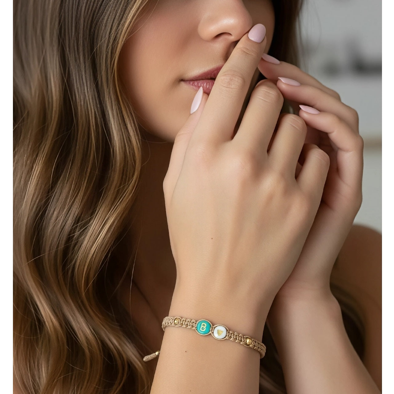 Pulsera Mujer de Hilo con Letra Inicial B y Corazón de Joyas Lucyana