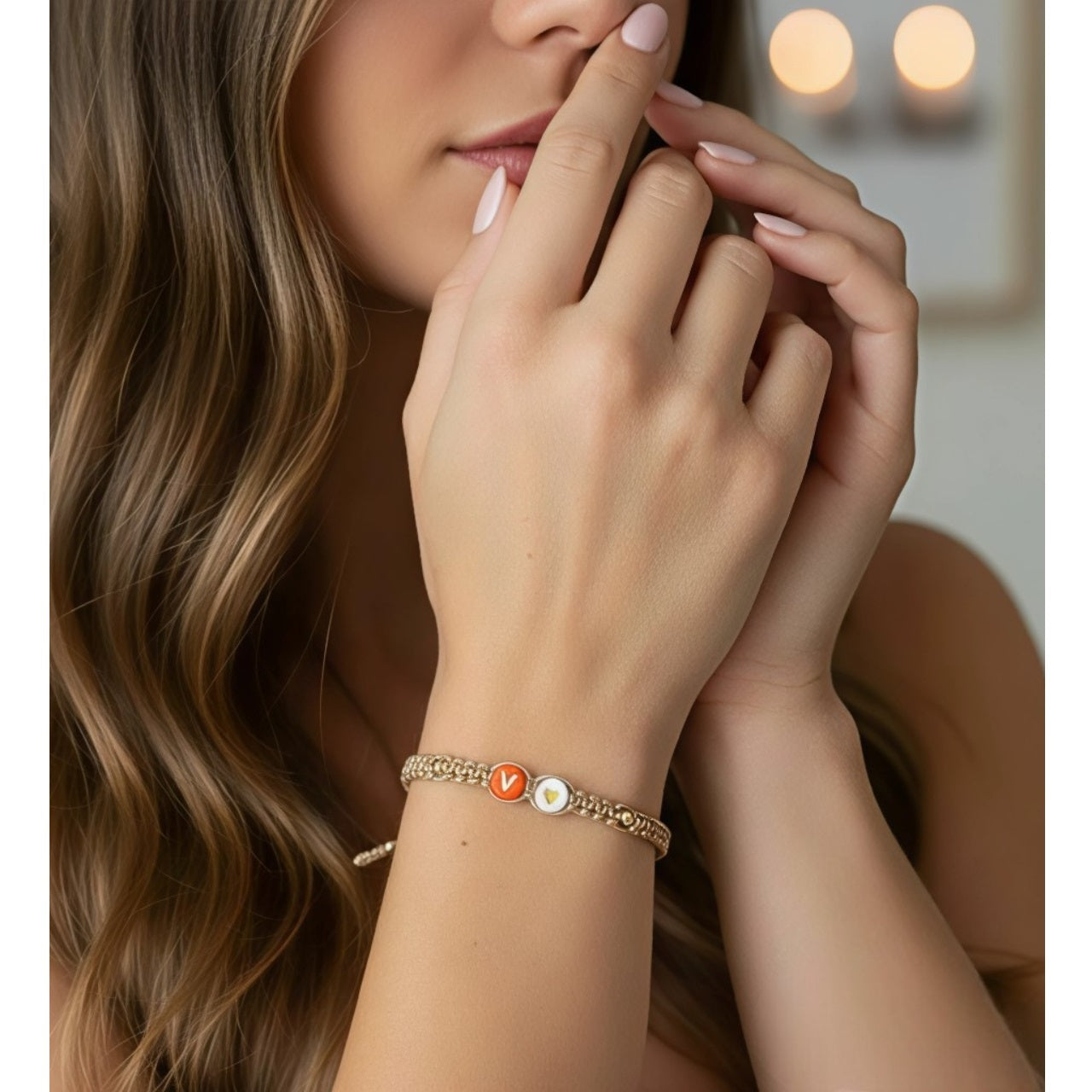 Pulsera para Mujer de Hilo con Letra Inicial V y Corazón de Joyas Lucyana