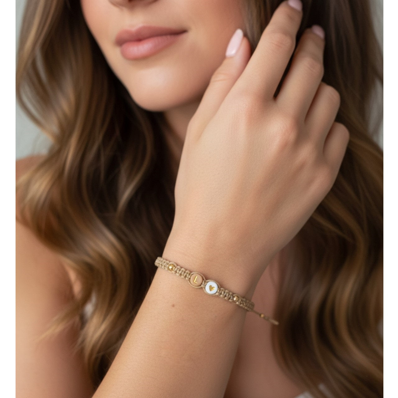 Pulsera Mujer de Hilo con Letra Inicial L y Corazón de Joyas Lucyana