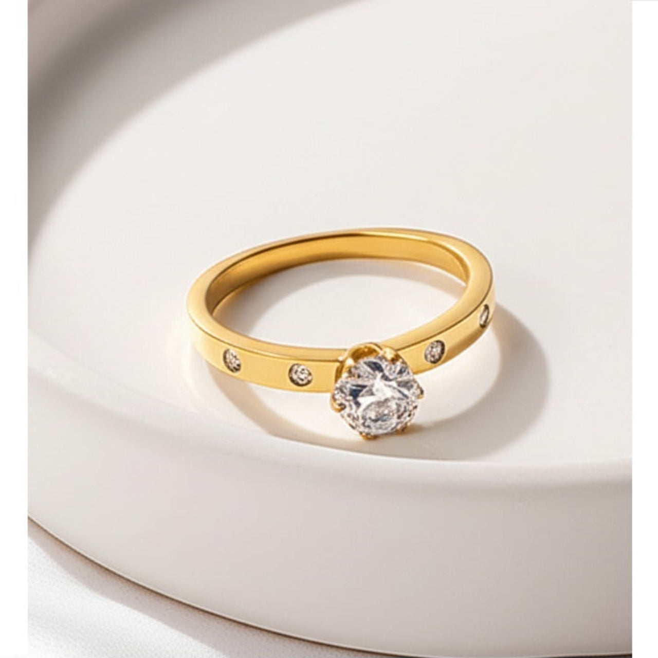 Anillo de Compromiso Bañado en Oro Amarillo de Joyas Lucyana