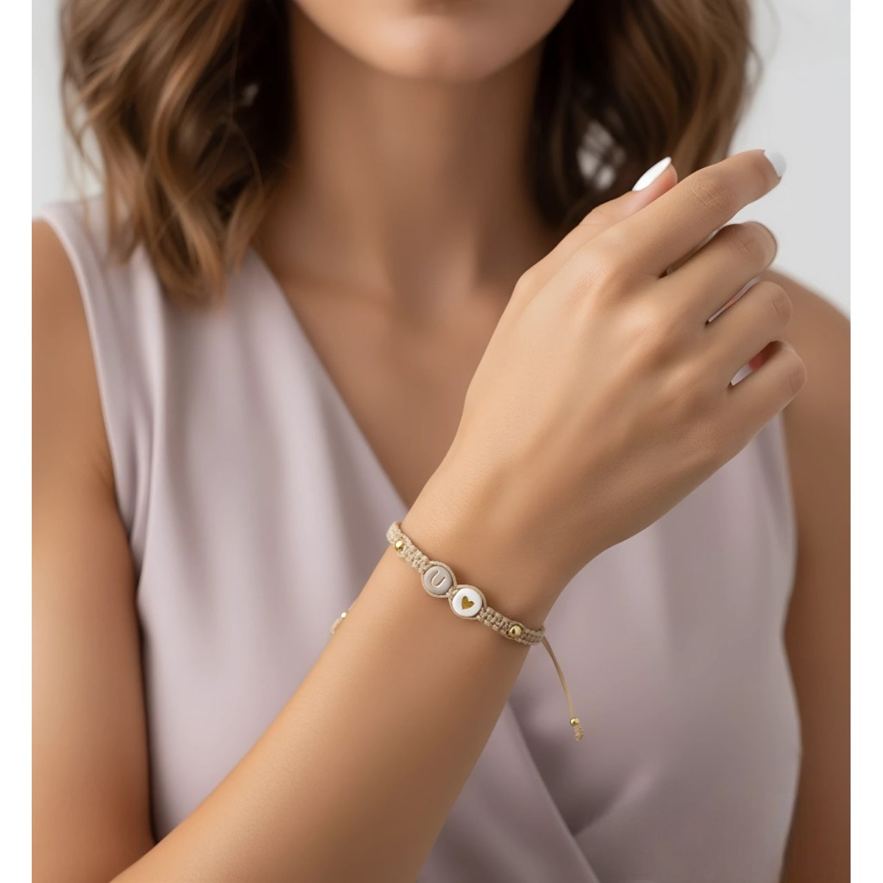 Pulsera para Mujer de Hilo con Letra Inicial U y Corazón de Joyas Lucyana