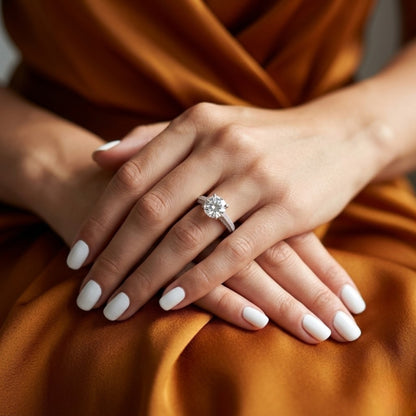 Anillo de Compromiso Plateado Resplandeciente Amor de Joyas Lucyana