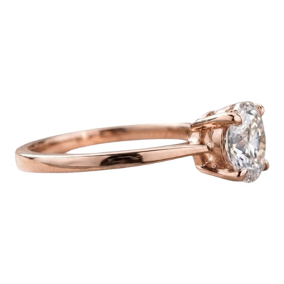 Anillo de Compromiso Solitario Resplandeciente Dorado de Joyas Lucyana
