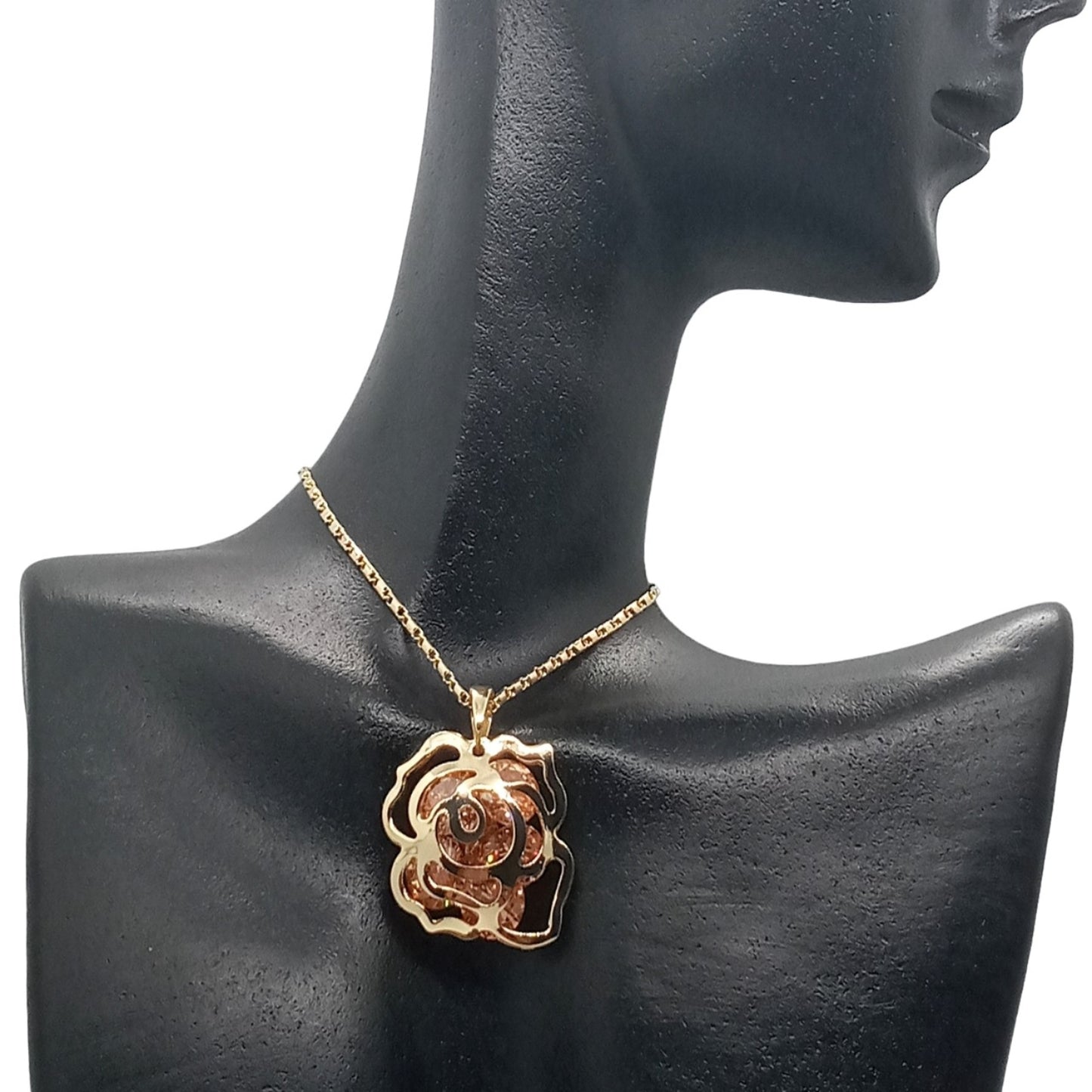 Collar Para Mujer con dije de rosa Bañado en Oro Amarillo de 18K