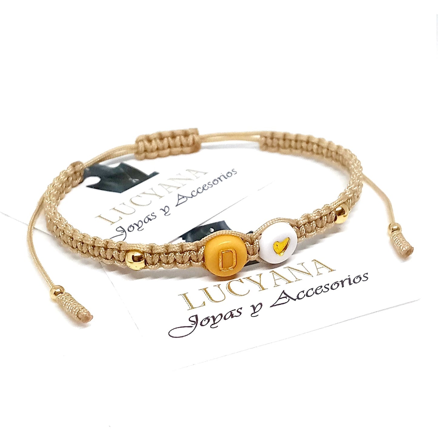 Pulsera para Mujer de Hilo con Letra Inicial D y Corazón de Joyas Lucyana