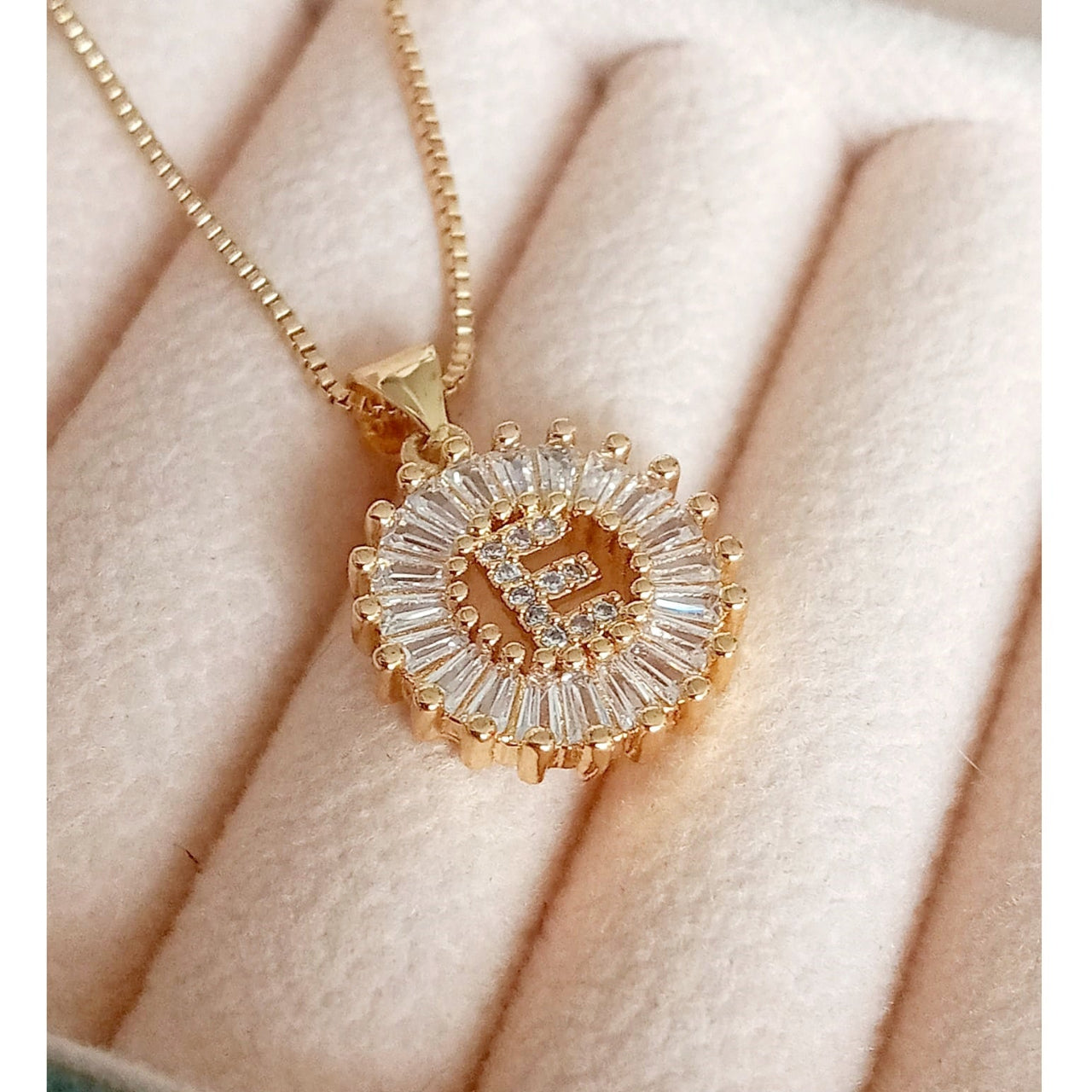 Collar para Mujer con Nombre Inicial, Letra E, bañado en Oro Amarillo