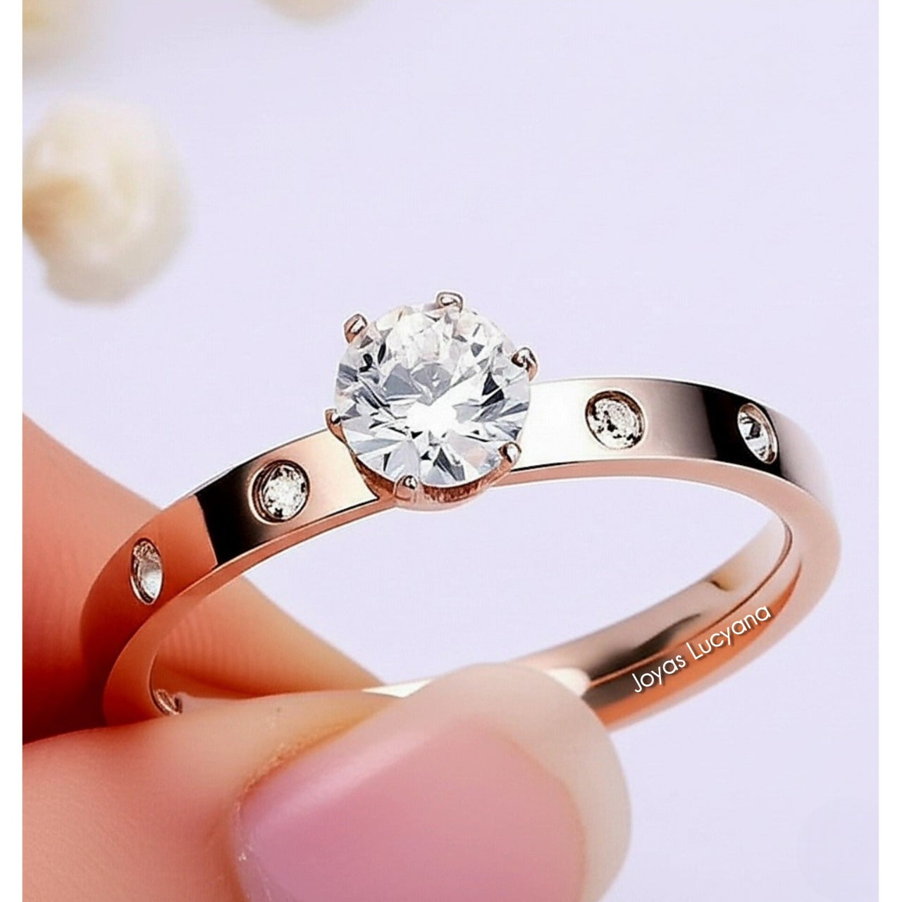 Anillo de Compromiso Bañado en Oro Rosa de Joyas Lucyana