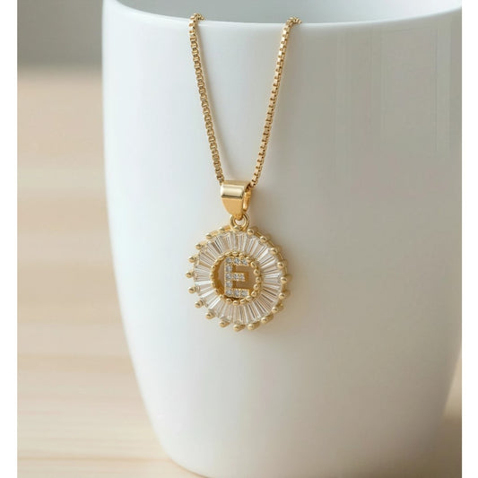 Collar para Mujer con Nombre Inicial, Letra E, bañado en Oro Amarillo