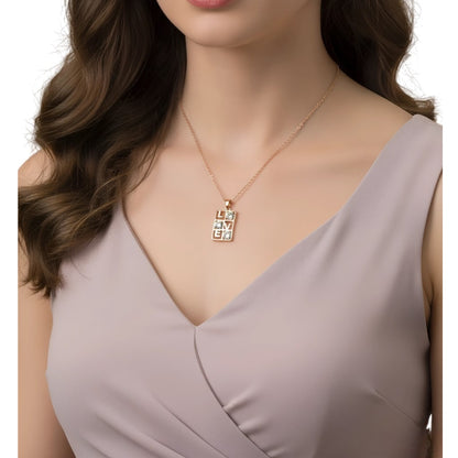 Collar para Mujer con dije Love Bañado en Oro Rosa