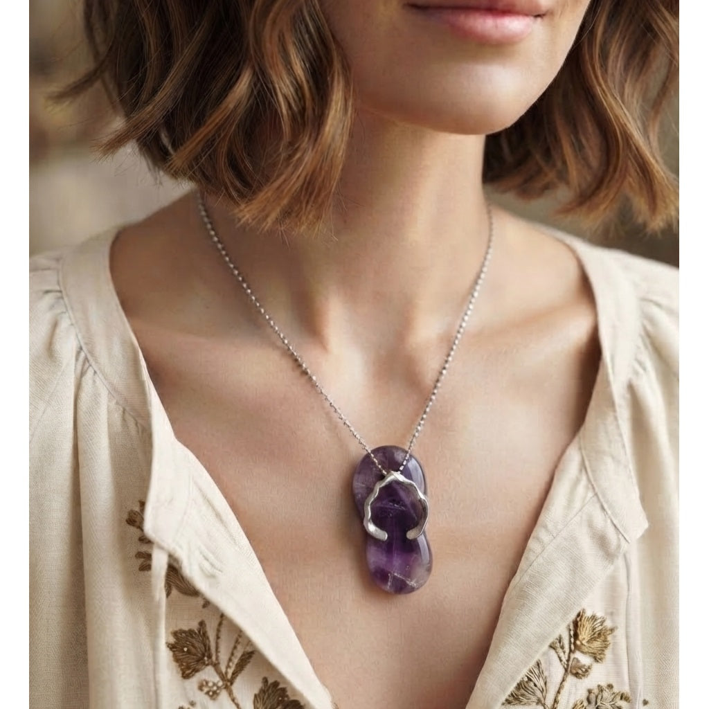 Collar para Mujer con dije de Sandalia en Cuarzo Amatista