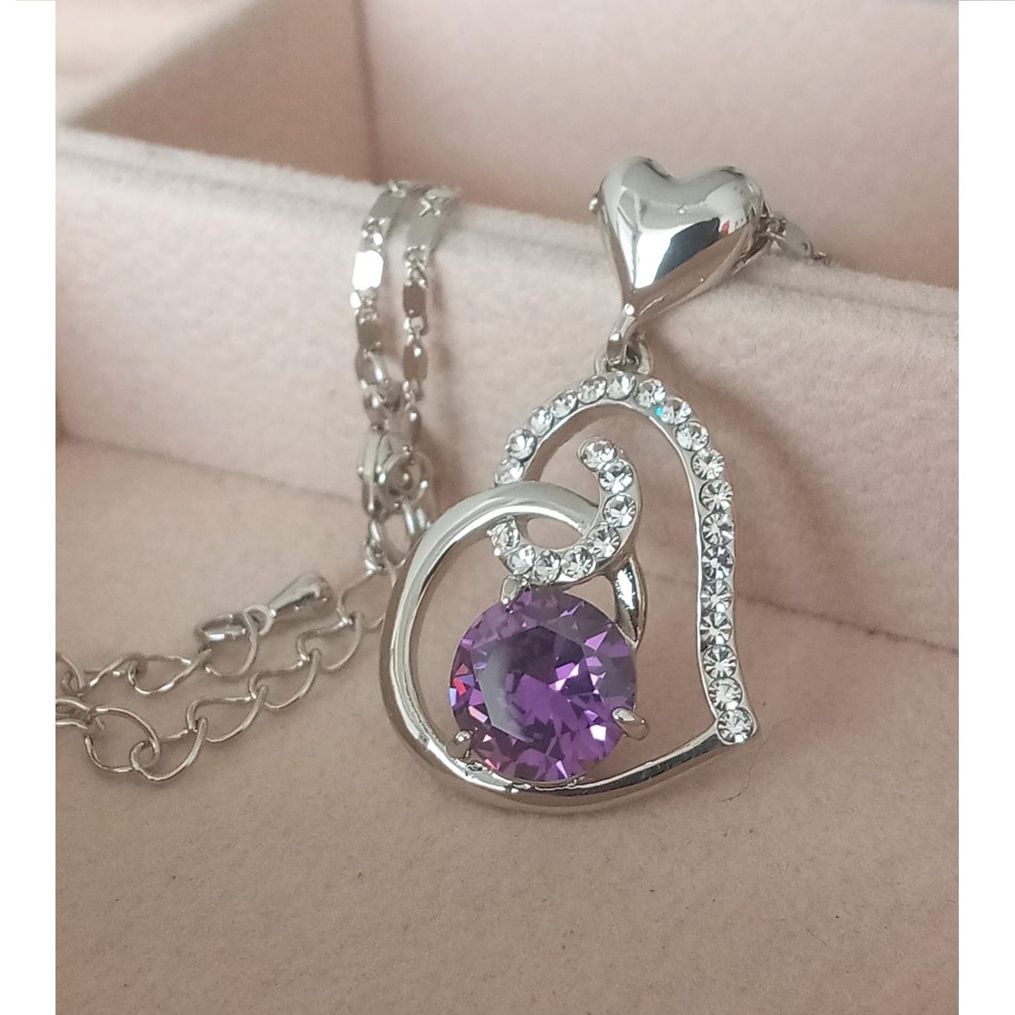 Collar para Mujer con dije de Corazón en Cristal Violeta