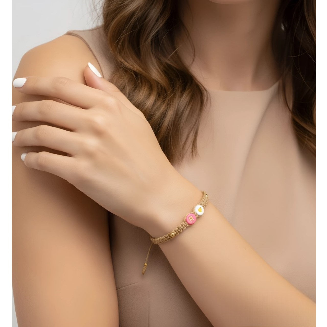 Pulsera Mujer Hilo con Letra Inicial R y Corazón de Joyas Lucyana